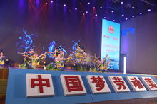 暖心 工廠里文藝演出,省總工會為內江職工送文化